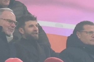 图片报：穆勒回拜仁主场观赛，坐在赫内斯的专属座位上