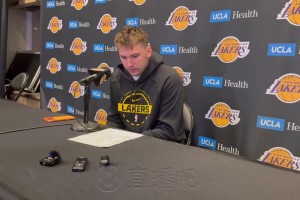 为什么湖人的球这么流畅？大史：空间好持球点又多，当然流畅