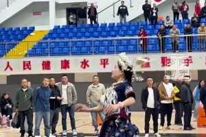 黔南“村BA”总决赛 “篮球表妹”在罗甸赛场盛装秀转身投篮！