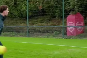 定海神针！一起来欣赏拉亚的日常训练！专注拉满了！视频封面