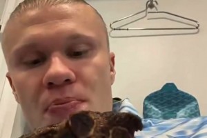 两射一传助曼城3-0西汉姆联！赛后哈兰德晒更衣室大口吃肉视频视频封面