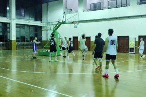 现在真有点看不懂了！这球到底有没走步啊？视频封面