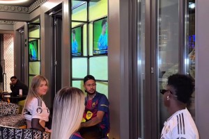 沃尔特马德与克劳奇见面时遭调侃：很开心看到我儿子表现这么出色视频封面