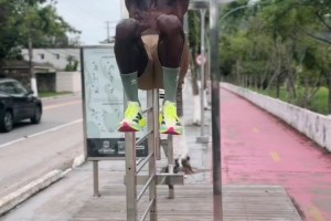 国风男网红：我送你个中国结视频封面